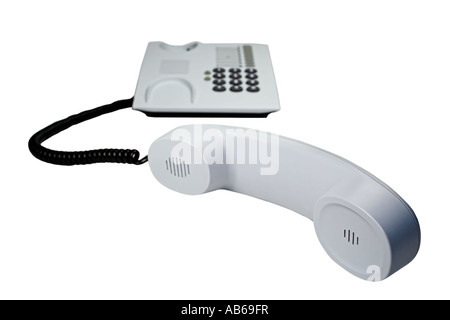 Telefono ufficio con cavo sinuose isolato su bianco. Foto Stock