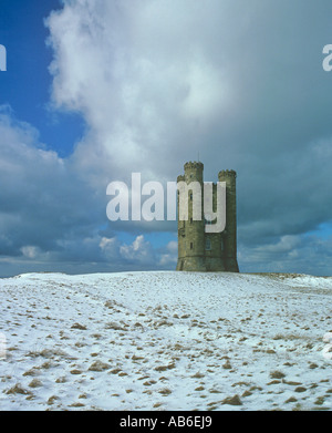 Torre faro follia di pesce sulla collina che si affaccia su Broadway e il Cotswolds costruito da Lady Coventry nel XVIII secolo Worcestershire Foto Stock