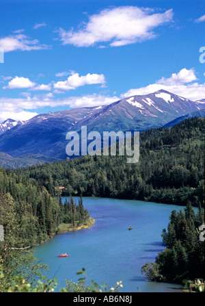 Pesca sul Fiume Kenai, Penisola di Kenai, Kenai National Wildlife Refuge. Alaska Usa America del Nord Foto Stock