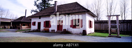 Fort Langley National Historic Site, BC, British Columbia, Canada - il magazzino e le pellicce premere - Hudson's Bay Company commercio delle pellicce Foto Stock