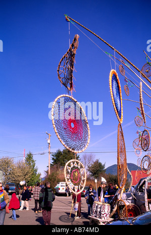 Dreamcatchers colorata sul display al Pacific Rim Whale Festival a Tofino sull'Isola di Vancouver British Columbia Canada Foto Stock