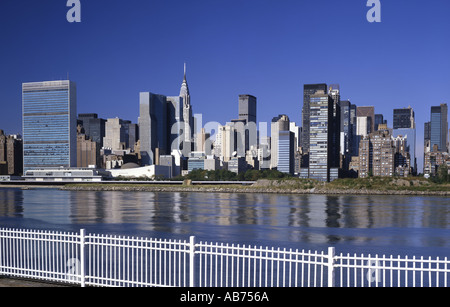 New York skyline della città che mostra delle Nazioni Unite sulla complessa East River Foto Stock