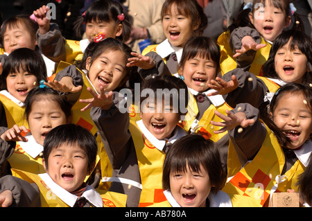 Bambini Al Setsubun festival al senso Ji a Tokyo Giappone Foto Stock