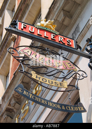 Il Butchers Hook and Cleaver Ale and Pie House pub vicino a Smithfield Meat Market, West Smithfield, Londra, Inghilterra, Regno Unito Foto Stock