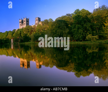 GB - DURHAM: la cattedrale sopra l'usura sul fiume Foto Stock