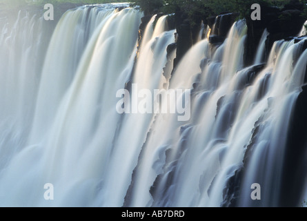 Fiume Zambesi e Victoria Falls tra lo Zimbabwe e Zambia Foto Stock