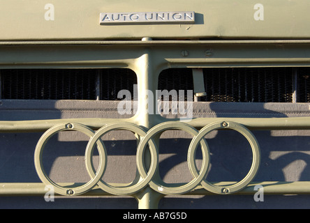 Auto Union badge su una DKW Munga 3 tedesco cilindro 4x4 dal 1950 s e 60 s. Entrambi i marchi sono ora è morto e fuse in Audi Foto Stock