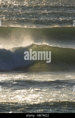 La rottura dell'Oceano Atlantico onde Foto Stock