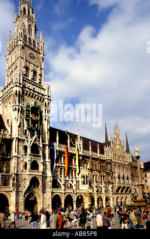 Il Rathaus il Municipio Nuovo Marienplatz di München Monaco di Baviera Monaco di Baviera Baviera Bayern Foto Stock