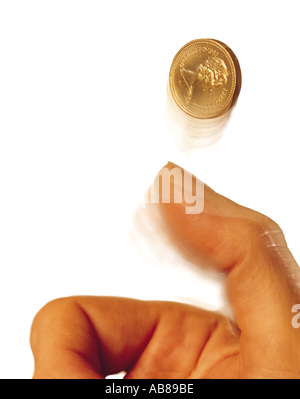 Mano tossing coin Foto Stock