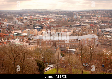 Una vista generale di Bristol dalla Cabot Tower mostra BRANDON PARK CASA CONSIGLIO LA CATTEDRALE E SWALLOW ROYAL HOTEL Foto Stock