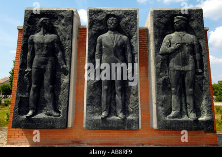 Figure sovietica a Szoborpark Parco delle Statue in Memento Park complesso dedicato a statue monumentali dal periodo comunista in Ungheria. Budapest Foto Stock