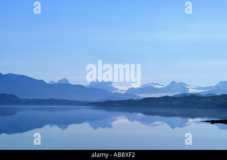 La riflessione sul lago Sarmiento, Cile, Patagonia, parco nazionale Torres del Paine, Feb 05. Foto Stock