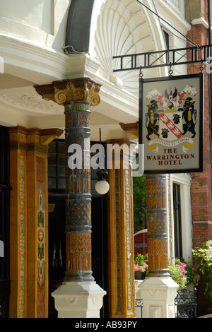 Warrington Hotel pub di Maida Vale London Inghilterra England Foto Stock