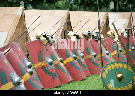 Romani festival nel Parco Archeologico di Xanten, Germania.Spettacolo storico della vita quotidiana della gente normale e personale militare Foto Stock