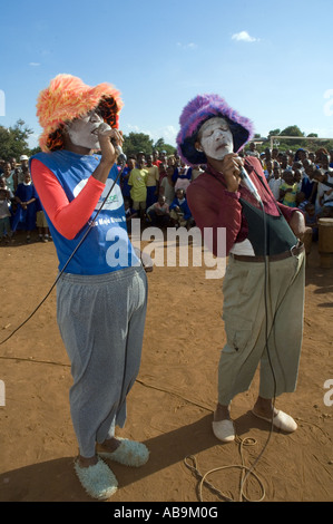 Attore di eseguire in una HIV/AIDS campagna di sensibilizzazione a Moshi, Tanzania Foto Stock