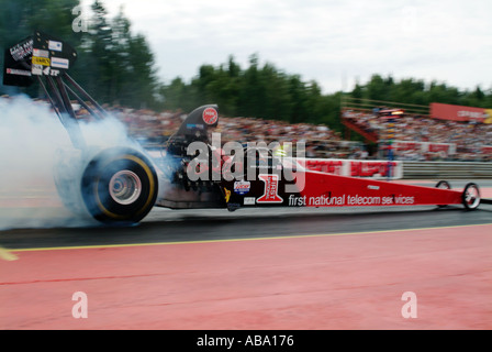 Andy Carter si brucia nel suo top fuel dragster al Parco Mantrop dragstrip in Svezia adrenalina rischio estremo pericolo supercha Foto Stock