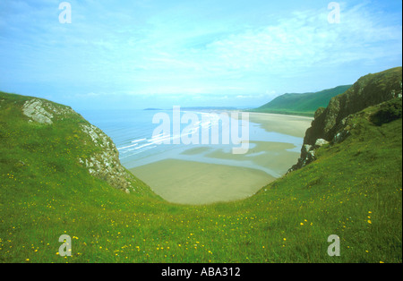 Rhossili Bay e Spiaggia di testa di vermi Gower Coast Swansea Wales UK Regno Unito Gran Bretagna Foto Stock
