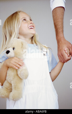 Felice ragazza con Teddy bear Foto Stock