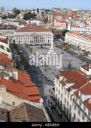 Vista aerea della piazza Rossio compresi Teatro Nacional D Maria II, Lisbona, Portogallo. Foto Stock