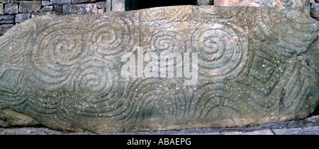 Nella contea di Meath, Irlanda Newgrange antico luogo di sepoltura di roccia scolpiti dettaglio Foto Stock