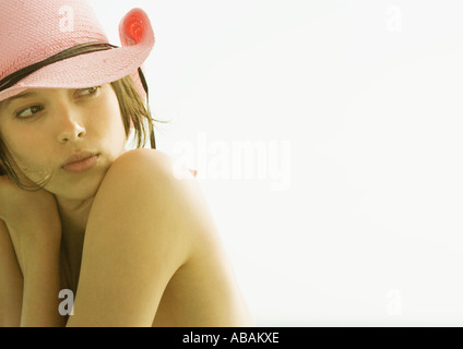 Donna che indossa il cappello da cowboy Foto Stock