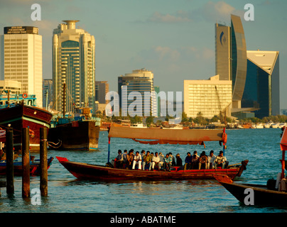 Dubai, il Creek, abras traghettare il passeggero Foto Stock