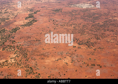 Sorvolando la Outback australiano per le bianche scogliere, NSW, Australia Foto Stock