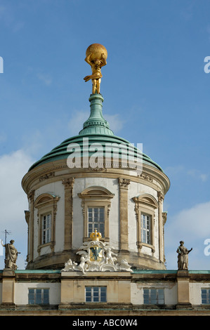 Potsdam Brandenburg Germania facciata e cuppola di ols City Hall presso il vecchio mercato Atlant Atlas Foto Stock