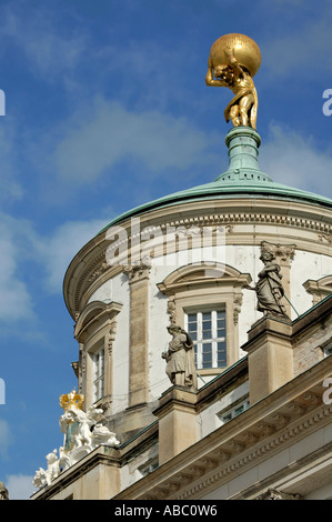 Potsdam Brandenburg Germania facciata e cuppola di ols City Hall presso il vecchio mercato Atlant Atlas Foto Stock
