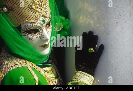 Ragazza in verde il Carnevale di Venezia Italia Foto Stock