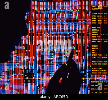 High Tech - Circuito design della scheda dello schermo del computer, silhouette di ingegnere di progettazione / Silicon Valley, California, Stati Uniti d'America. Foto Stock