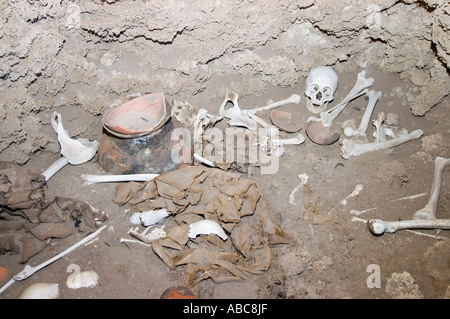 Mummia in una grotta a San Juan del Rosario, Bolivia Foto Stock