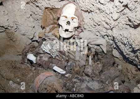 Mummia in una grotta a San Juan del Rosario, Bolivia Foto Stock