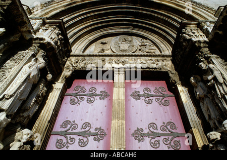 Francia Provenza Saint Gilles du Gard Village Abbazia Foto Stock