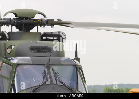 Elicottero militare cockpit e pale di rotore di NHI NH-90 Joint European aviation cooperazione aerospaziale venture Foto Stock