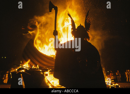 Viking Fire festival Up Helly AA Lerwick Shetlands Scozia celebrazione del festival norreno di metà inverno anni '1970 1970 UK HOMER SYKES Foto Stock