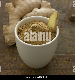 Fresco e zenzero secco - uno di una serie di simili immagini spice Foto Stock
