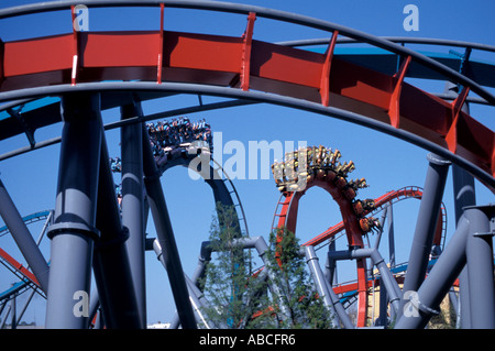 Dragon sfida invertiti roller coaster a Harry Potter Wizarding World at Universal Orlando Resort, Florida Foto Stock