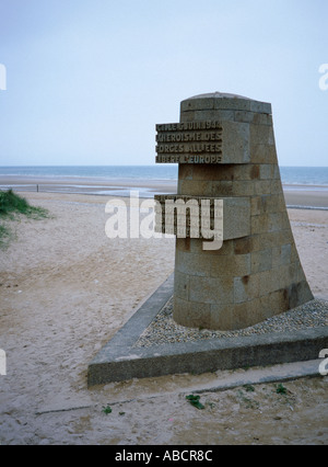 Monumento di guerra sulla spiaggia di Berniéres-sur-Mer, Normandia (Normandia), Francia. Foto Stock