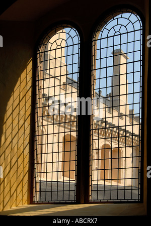 La Grande Sala del Castello di Stirling Scozia, osservata attraverso una finestra nella cappella Foto Stock