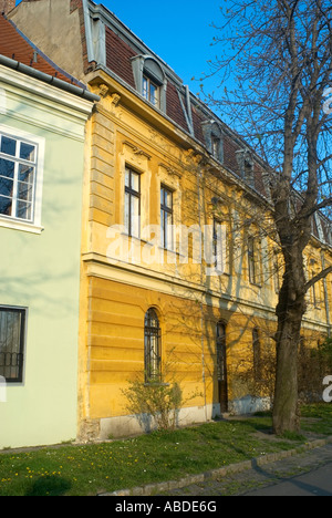 Gli edifici di vecchia costruzione Toth Arpad Setany Quartiere del Castello di Budapest Ungheria Foto Stock