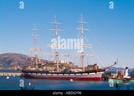 Tre masted clipper ship Balclutha ormeggiato a Fishermans Wharf di San Francisco, California tourist, viaggio, nave, barca a vela vin Foto Stock