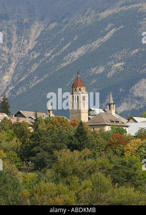 Villaggio nelle Alpi francesi Foto Stock