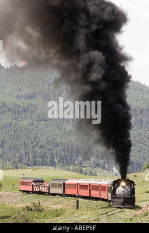 La Cumbres un Toltec Scenic Railroad che opera in New Mexico e Colorado visto qui vicino Cumbres passano in Colorado Foto Stock