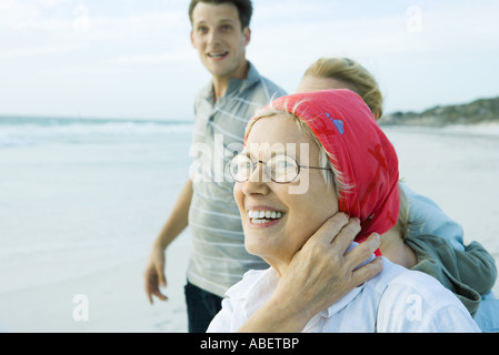 Famiglia sulla spiaggia Foto Stock