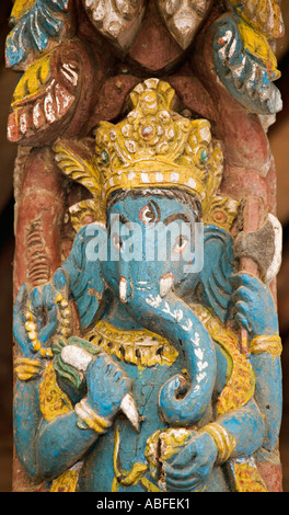 Ganesh sculture su legno puntone tempio Jal Binayak tempio valle di Kathmandu in Nepal Foto Stock