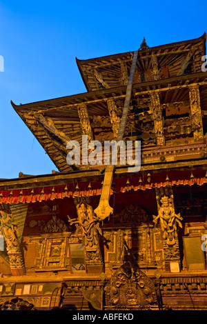 Tetto a pagoda del tempio Machendranath Patan Kathmandu in Nepal Foto Stock