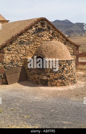 Dh La Alcogida TEFIA FUERTEVENTURA tradizionale forno antico in pietra rurale Museo Eco Foto Stock