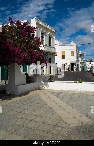 Dh Plaza de la Constitucion Haria Lanzarote Village Main Street e il cortile Foto Stock